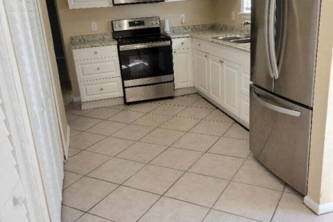 Villa ou maison à louer à Riviera Beach, Floride: 3 chambres, 122.72 m2 № 2378762 - photo 4