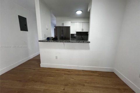 House in Miami, Florida 3 bedrooms, 126.16 sq.m. № 1995968 - photo 28