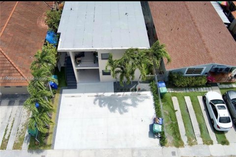 House in Miami, Florida 3 bedrooms, 126.16 sq.m. № 1995968 - photo 3