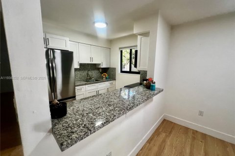 House in Miami, Florida 3 bedrooms, 126.16 sq.m. № 1995968 - photo 11