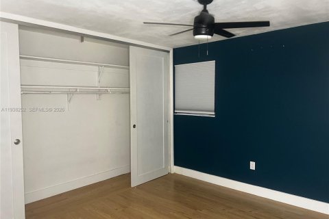 House in Miami, Florida 3 bedrooms, 126.16 sq.m. № 1995968 - photo 24