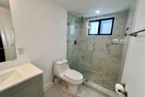 House in Miami, Florida 3 bedrooms, 126.16 sq.m. № 1995968 - photo 20