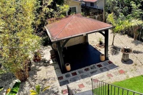 House in Miami, Florida 3 bedrooms, 126.16 sq.m. № 1995968 - photo 6