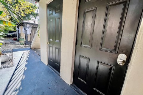 House in Miami, Florida 3 bedrooms, 126.16 sq.m. № 1995968 - photo 10