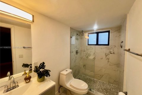 House in Miami, Florida 3 bedrooms, 126.16 sq.m. № 1995968 - photo 15