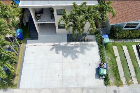 House in Miami, Florida 3 bedrooms, 126.16 sq.m. № 1995968 - photo 4