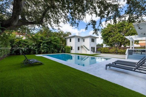 Casa en Miami Beach, Florida 5 dormitorios, 301.56 m2 № 2089810