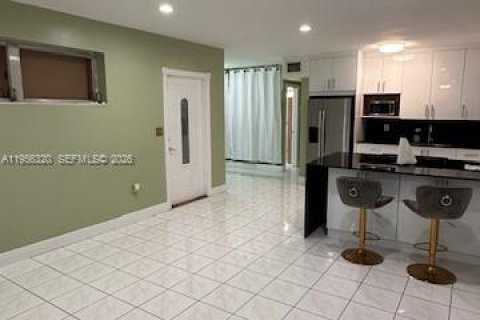 Casa en Miami Gardens, Florida 3 dormitorios, 141.03 m2 № 2011773