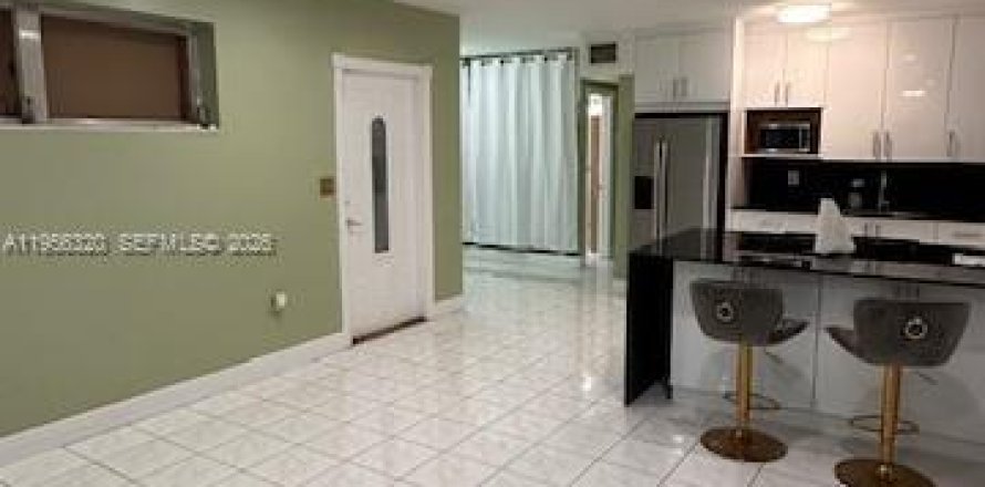 Casa en Miami Gardens, Florida 3 dormitorios, 141.03 m2 № 2011773