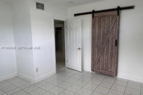 Casa en alquiler en Miami Gardens, Florida, 3 dormitorios, 141.03 m2 № 2011773 - foto 6