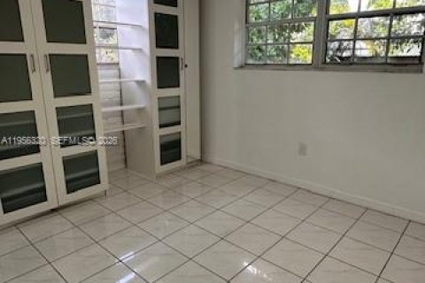 Casa en alquiler en Miami Gardens, Florida, 3 dormitorios, 141.03 m2 № 2011773 - foto 9