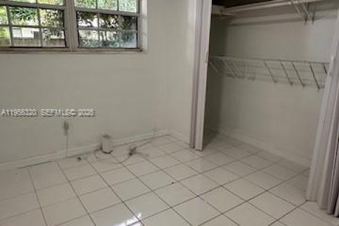 Casa en alquiler en Miami Gardens, Florida, 3 dormitorios, 141.03 m2 № 2011773 - foto 10