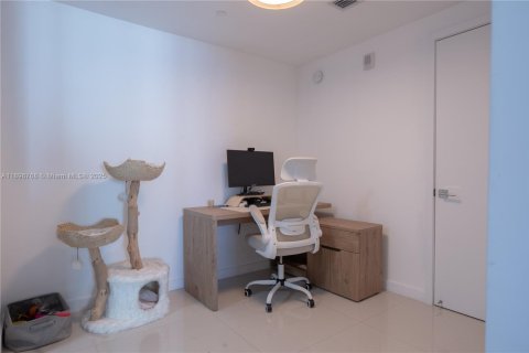 Condo in Miami, Florida, 2 bedrooms  № 1948391 - photo 12