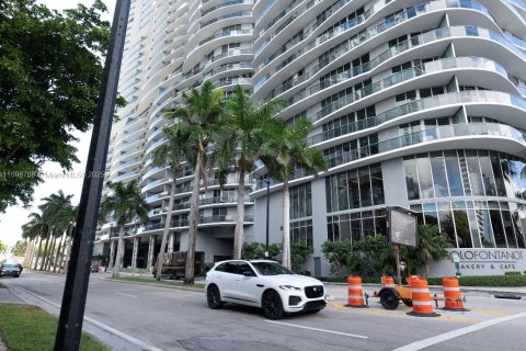 Condo in Miami, Florida, 2 bedrooms  № 1948391 - photo 2