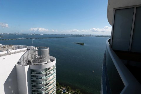Condo in Miami, Florida, 2 bedrooms  № 1948391 - photo 4