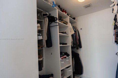 Condo in Miami, Florida, 2 bedrooms  № 1948391 - photo 19