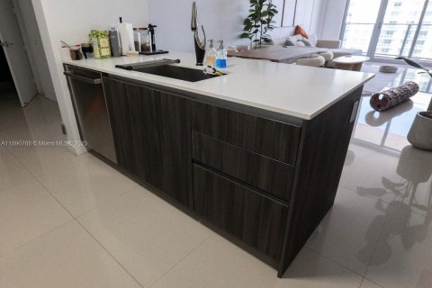 Condo in Miami, Florida, 2 bedrooms  № 1948391 - photo 11