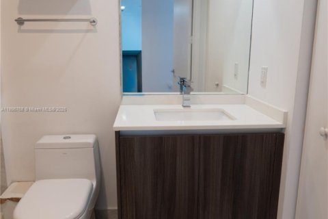 Condo in Miami, Florida, 2 bedrooms  № 1948391 - photo 14