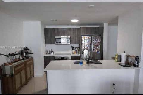 Condo in Miami, Florida, 2 bedrooms  № 1948391 - photo 10