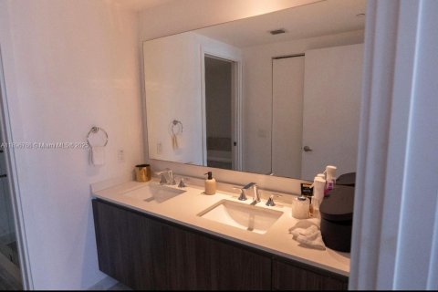 Condo in Miami, Florida, 2 bedrooms  № 1948391 - photo 22