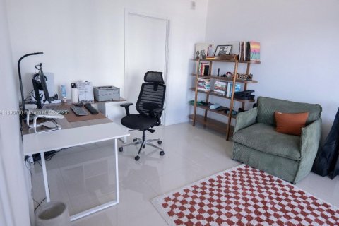Condo in Miami, Florida, 2 bedrooms  № 1948391 - photo 26
