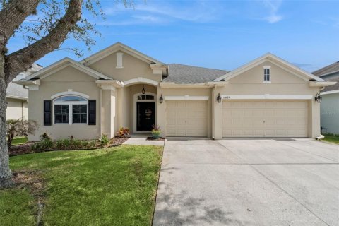 House in Orlando, Florida 4 bedrooms, 248.7 sq.m. № 2151546