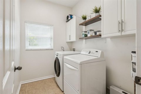 House in Orlando, Florida 4 bedrooms, 248.7 sq.m. № 2151546 - photo 23