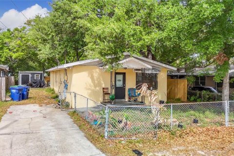 House in Tampa, Florida 3 bedrooms, 111.48 sq.m. № 2096968