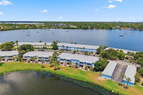 Propiedad comercial en venta en Saint Petersburg, Florida, 6 dormitorios, 94.57 m2 № 2149191 - foto 2