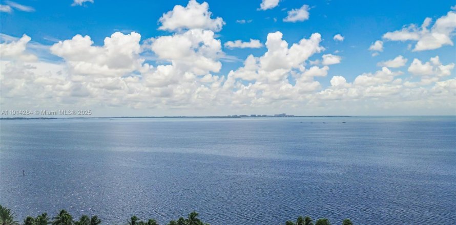 Кондоминиум с 2 спальнями в Майами, Флорида № 1970877