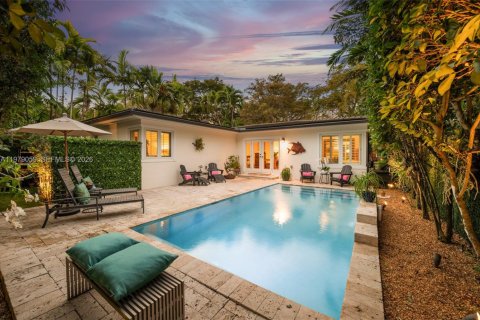 Дом в Корал-Гейблс, Флорида 2 спальни, 131.74м2 № 2043662