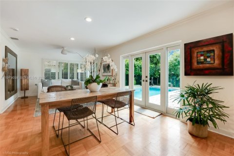 Купить виллу или дом в Корал-Гейблс, Флорида 2 спальни, 131.74м2, № 2043662 - фото 8