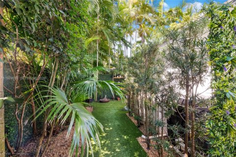 Купить виллу или дом в Корал-Гейблс, Флорида 2 спальни, 131.74м2, № 2043662 - фото 22