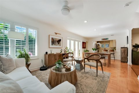 Купить виллу или дом в Корал-Гейблс, Флорида 2 спальни, 131.74м2, № 2043662 - фото 7