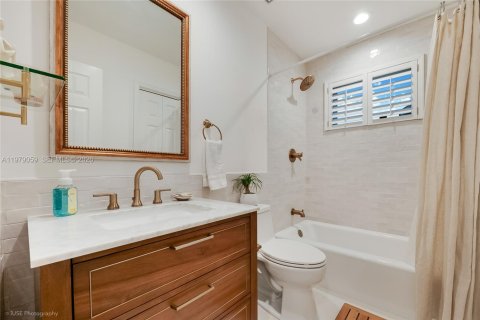 Купить виллу или дом в Корал-Гейблс, Флорида 2 спальни, 131.74м2, № 2043662 - фото 16