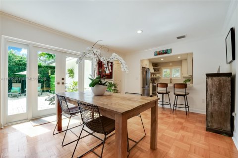 Купить виллу или дом в Корал-Гейблс, Флорида 2 спальни, 131.74м2, № 2043662 - фото 9