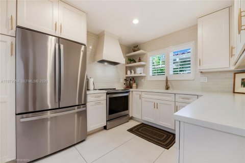 Купить виллу или дом в Корал-Гейблс, Флорида 2 спальни, 131.74м2, № 2043662 - фото 12