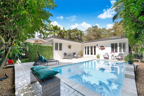 Купить виллу или дом в Корал-Гейблс, Флорида 2 спальни, 131.74м2, № 2043662 - фото 19