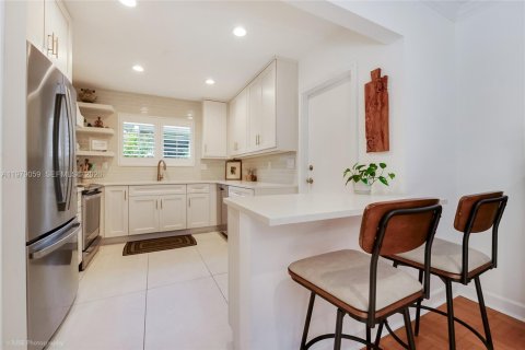 Купить виллу или дом в Корал-Гейблс, Флорида 2 спальни, 131.74м2, № 2043662 - фото 11