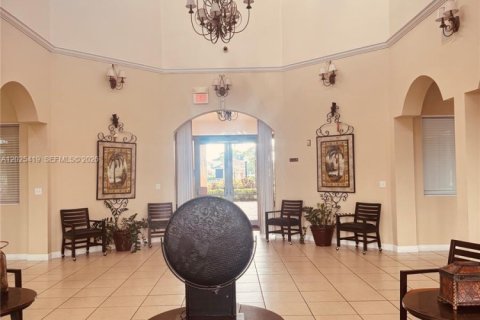 Townhouse in Miramar, Florida 2 bedrooms, 110.55 sq.m. № 2087076 - photo 4