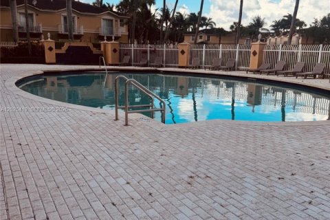 Townhouse in Miramar, Florida 2 bedrooms, 110.55 sq.m. № 2087076 - photo 12