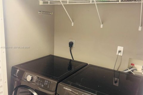 Townhouse in Miramar, Florida 2 bedrooms, 110.55 sq.m. № 2087076 - photo 27