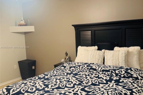 Townhouse in Miramar, Florida 2 bedrooms, 110.55 sq.m. № 2087076 - photo 30