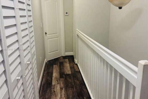 Townhouse in Miramar, Florida 2 bedrooms, 110.55 sq.m. № 2087076 - photo 25