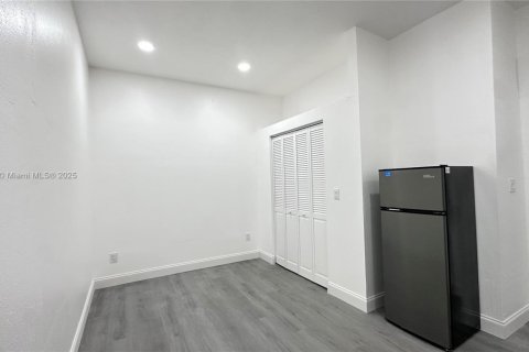 Immobilier commercial à louer à Miami, Floride: 1 chambre, 241.36 m2 № 1892111 - photo 7