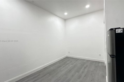 Immobilier commercial à louer à Miami, Floride: 1 chambre, 241.36 m2 № 1892111 - photo 8