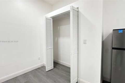 Immobilier commercial à louer à Miami, Floride: 1 chambre, 241.36 m2 № 1892111 - photo 3