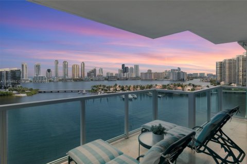 Condominio en venta en Aventura, Florida, 3 dormitorios, 304.16 m2 № 1922047 - foto 21