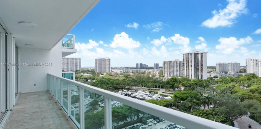 Condominio en Aventura, Florida, 3 dormitorios № 1922047