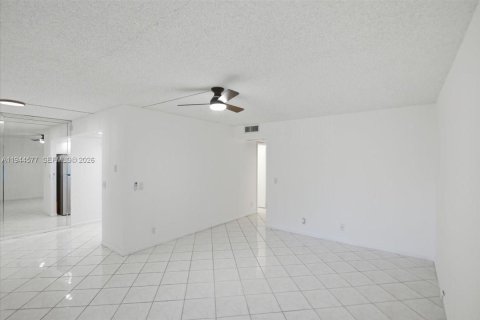 Copropriété à louer à Pembroke Pines, Floride: 2 chambres, 88.63 m2 № 2001186 - photo 7